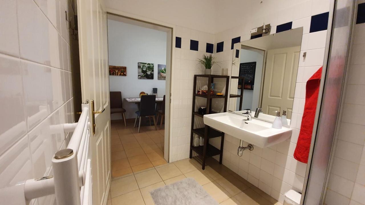 Gorgeous Viennese Apartment 10 Min To City Center Екстер'єр фото